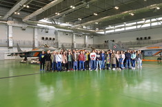 Studenci Wydziału Zarządzania w 23. Bazie Lotnictwa Taktycznego w Mińsku Mazowieckim